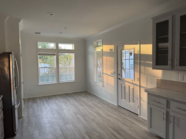 Building Photo - 362 Tahitian Dr