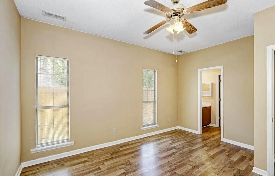 Building Photo - 111 Bentworth Ln