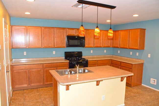 Building Photo - Impeccable Home in a Cul-de-Sac with Great Curb Appeal!
