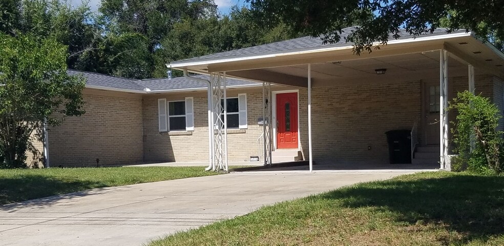 Primary Photo - 3014 Magnolia Ave