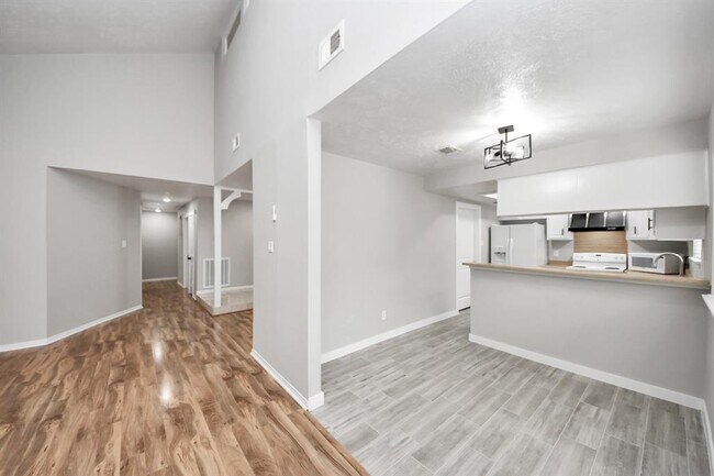 Building Photo - 14810 Scotter Dr