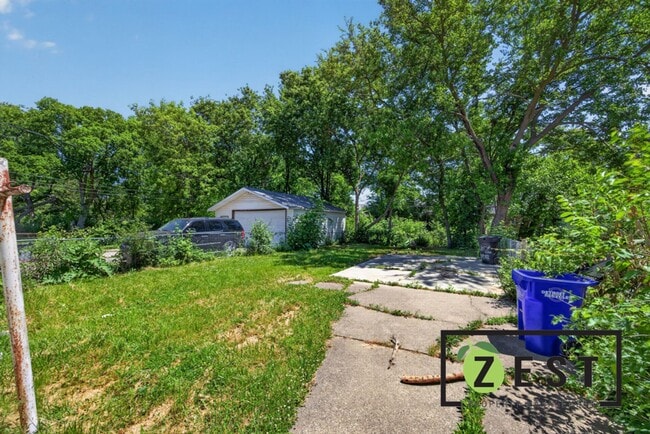 Building Photo - Affordable 3 BED 1 BATH Bungalow Home!
