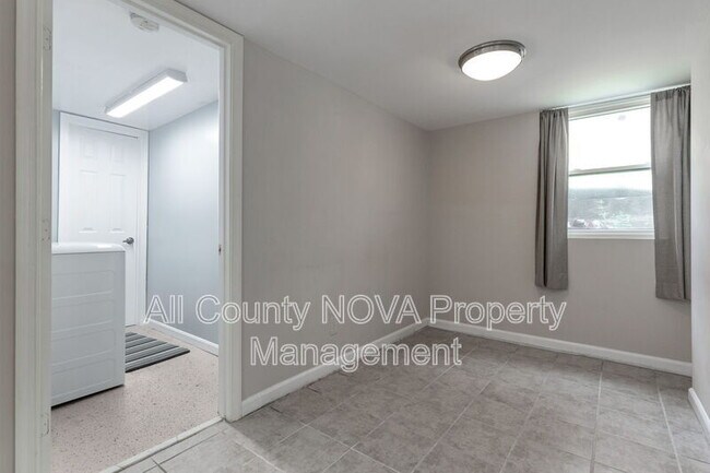 Building Photo - 4141 21st Rd N