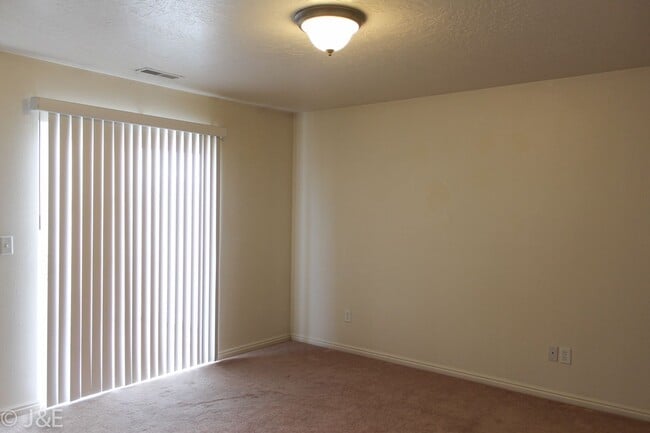 Building Photo - Charming 3-bedroom Home in the Heart of Cedar City