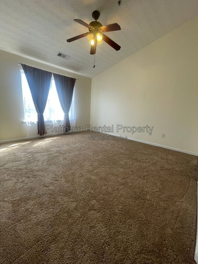 Building Photo - 244 Village Square Dr