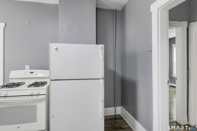 Building Photo - 32 Lenox St