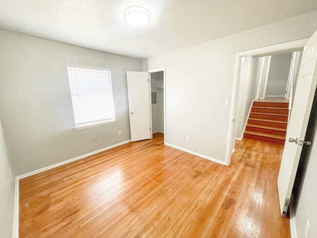 Building Photo - 3 Bed/1.5 Bath/2 car garage home in Midwest City.