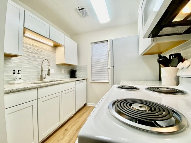 Building Photo - 533 Grant Ave