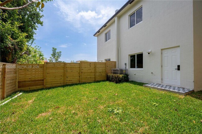 Building Photo - 2121 NW 45th St