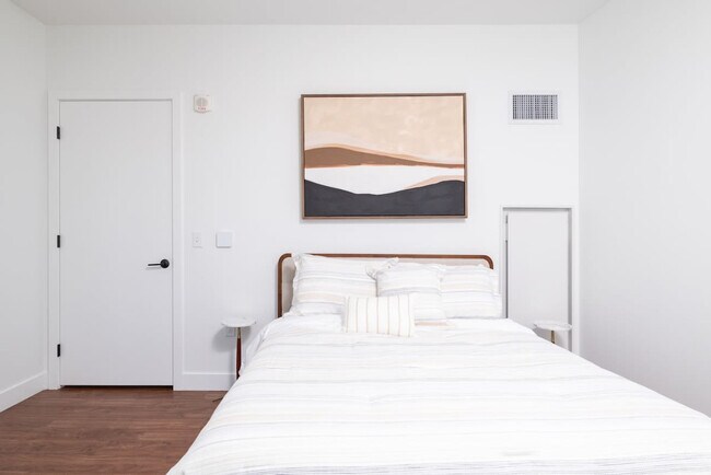 Building Photo - 212 Stuart St