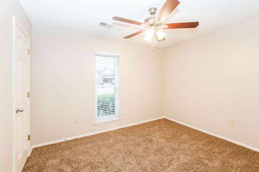 Building Photo - 10340 Palmer Cove