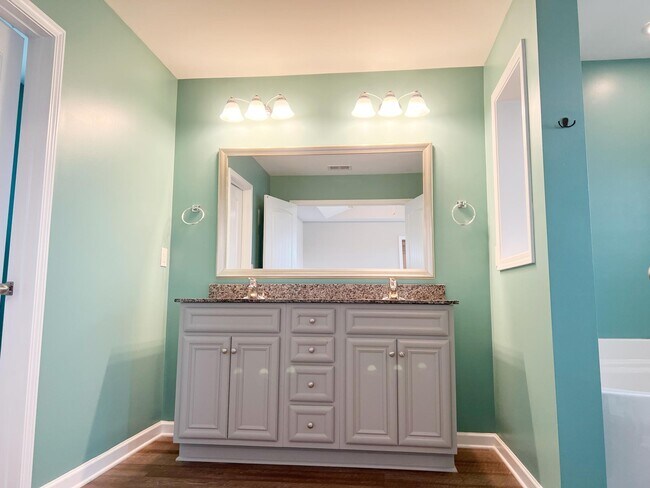 Building Photo - 720 Stilmore Dr