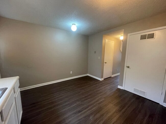 Building Photo - 2507 W 27th St