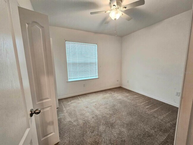 Building Photo - 3050 Beacon Dr