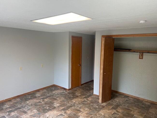Building Photo - comfortable and convenient : 3-bedroom, 1-...