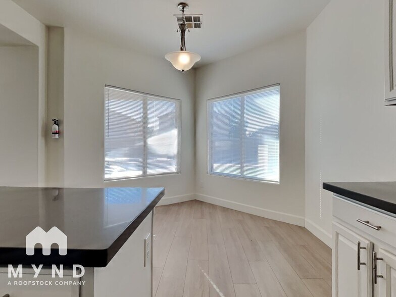 Building Photo - 1237 E Blackfoot Daisy Dr