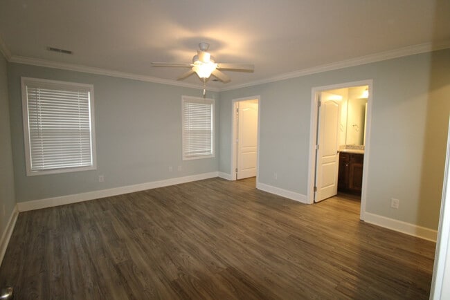 Building Photo - 1315 Mayfield Dr