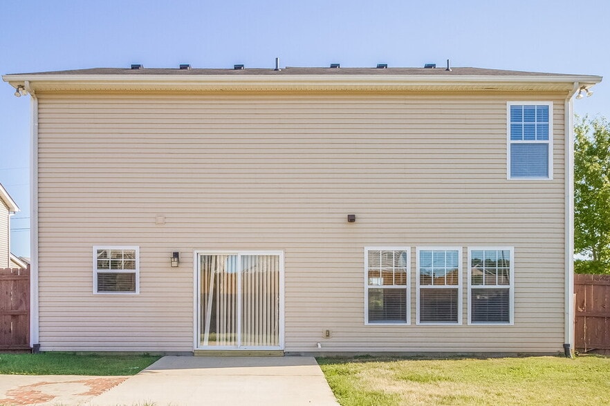 Building Photo - 801 Brooksdale Dr