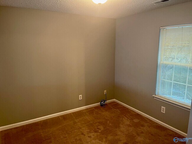 Building Photo - 2524 Autumn Ridge Dr SW