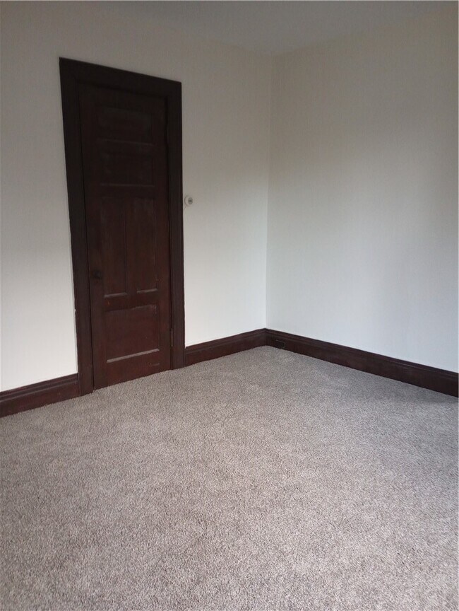 Building Photo - 362 W Gray St