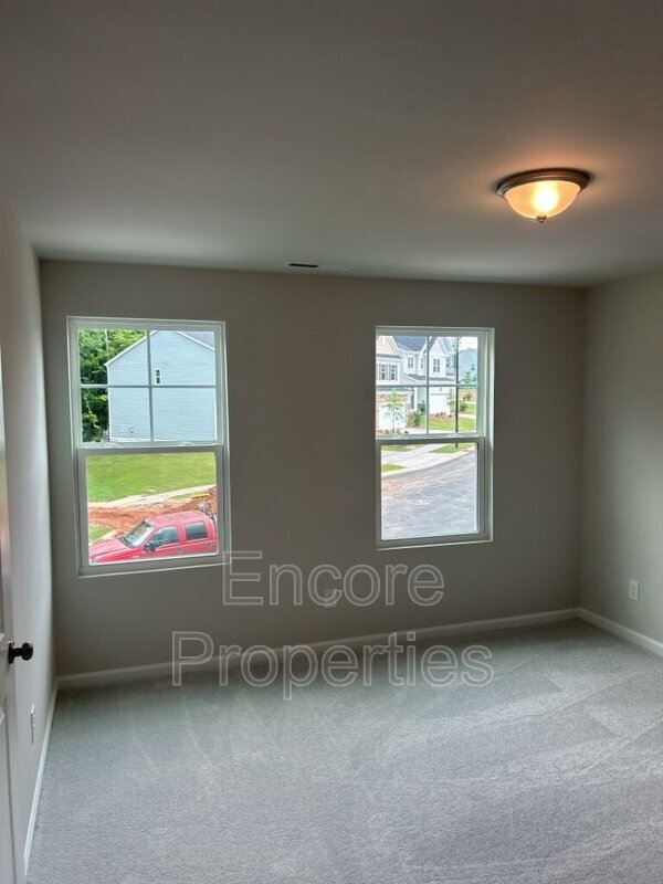 Building Photo - 143 Red Robin Rd