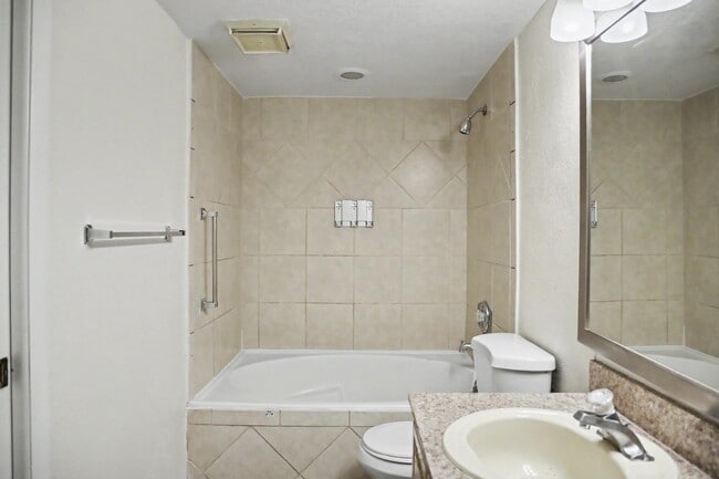 Building Photo - 2791 N Poinciana Blvd