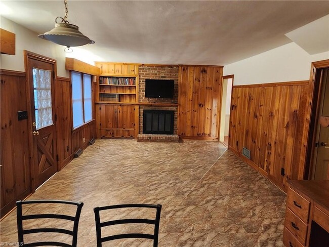 Building Photo - 226 Wrenn Ave