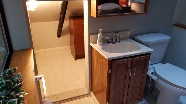 Building Photo - 1881 Cliff Rd