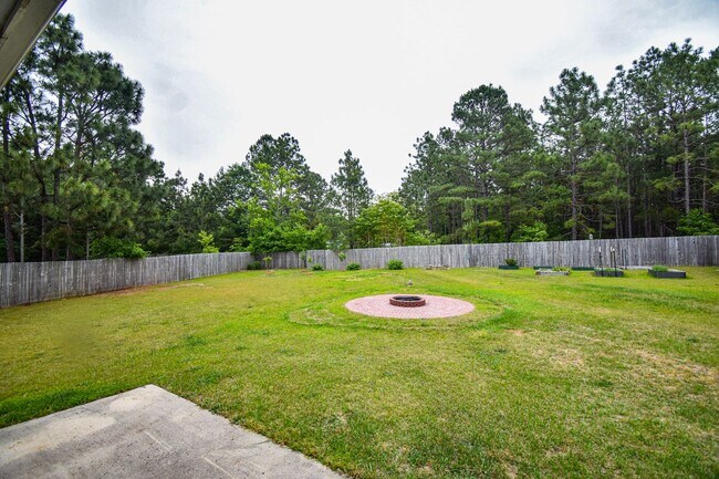 Building Photo - Coming Soon! 3 Bed 2 Bath with a Bonus Roo...