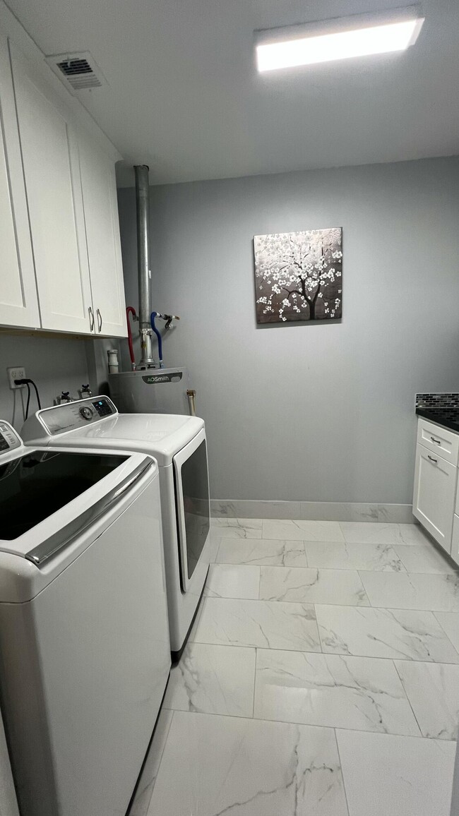 Building Photo - 920 9th St