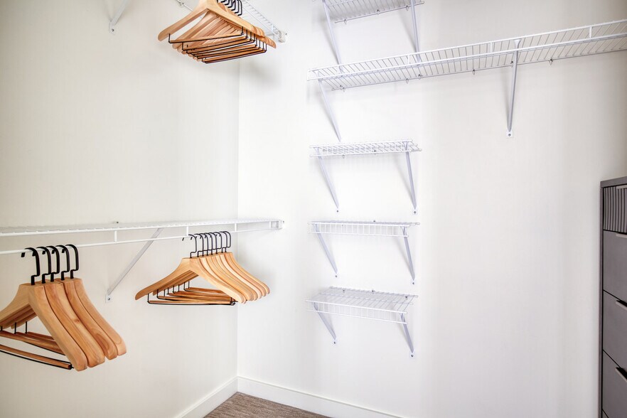 Building Photo - 10349 NE 10th St