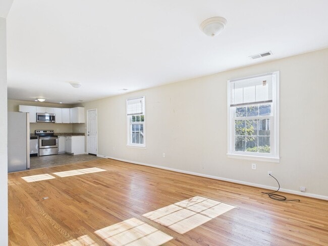 Building Photo - 604 W Vine St