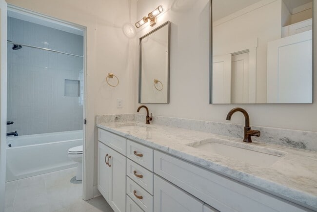 Building Photo - Partially Furnished Beauty