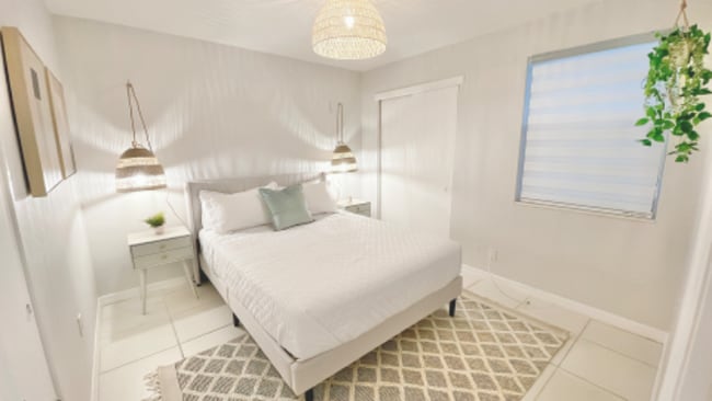 Building Photo - 2039 Monroe Ave