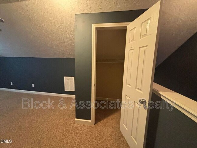 Building Photo - 2228 Stornoway Ct