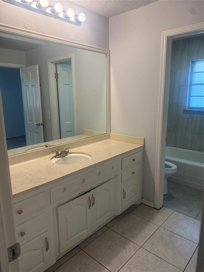 Building Photo - 2248 Laneway Dr