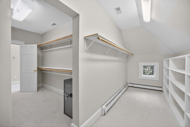 Building Photo - 11 Elizabeth Way