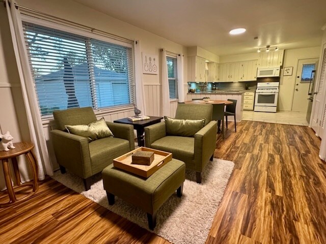 Building Photo - 1925 Peavy Rd