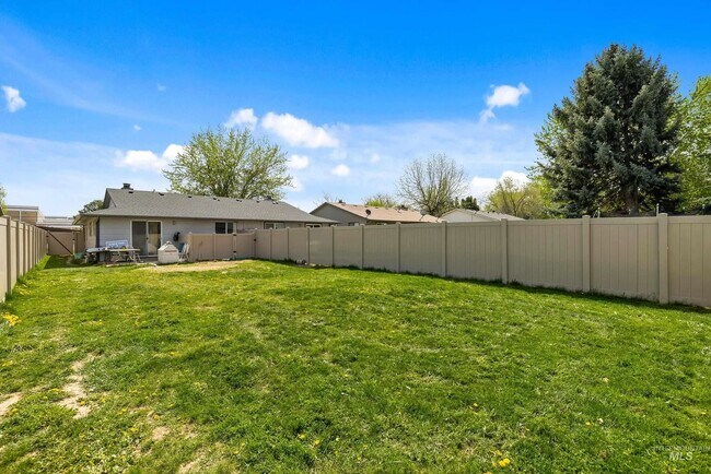 Building Photo - Completely Remodeled 2 bedroom Duplex with...