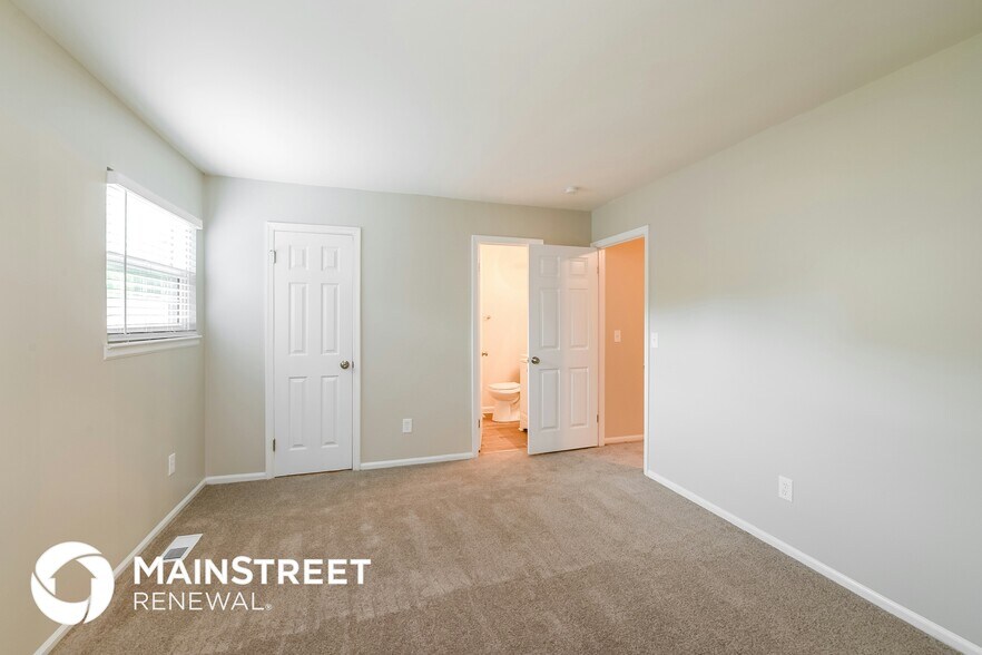 Building Photo - 405 Woodlake Dr