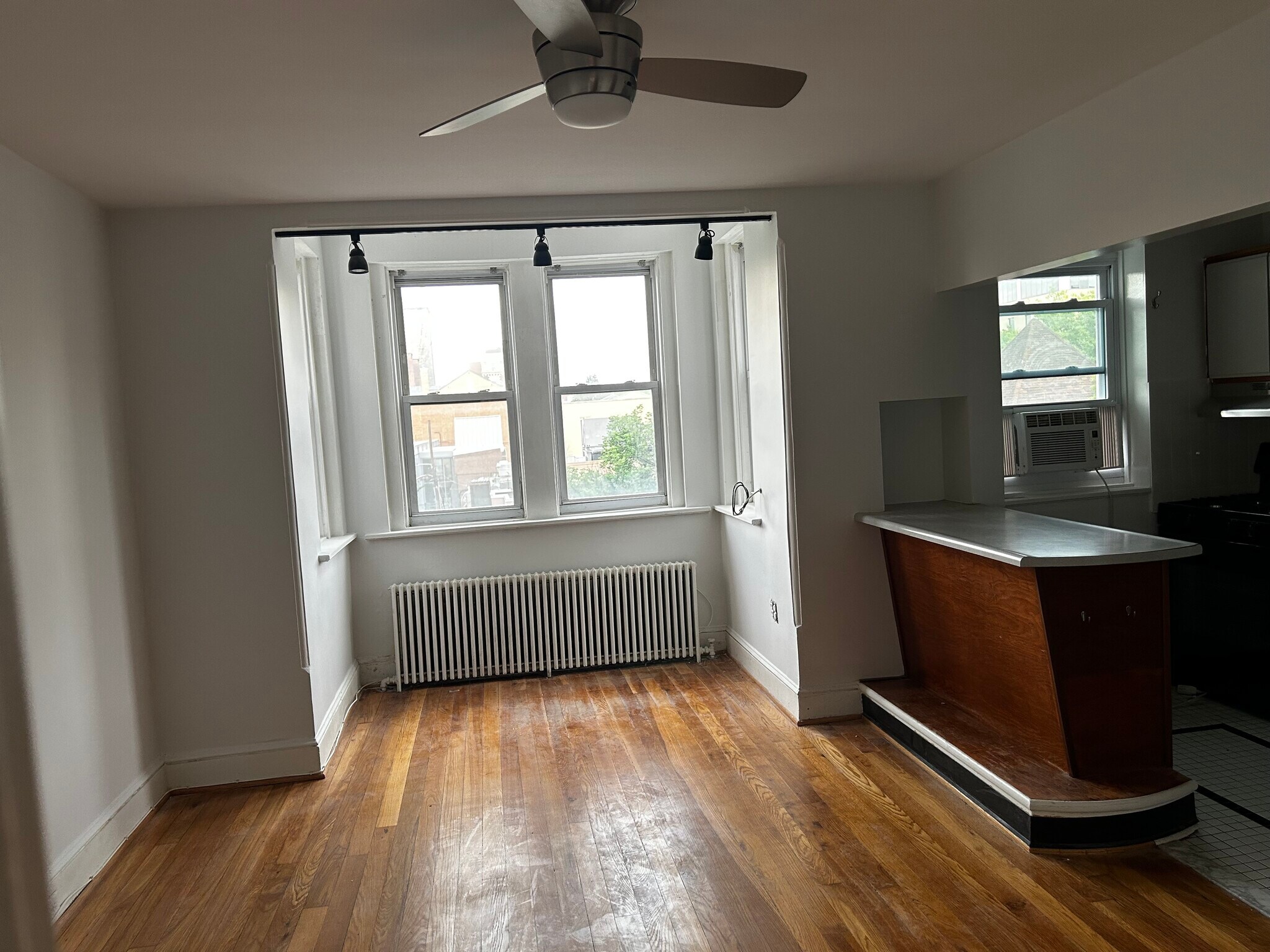 Living Rm - 1508 17th St NW