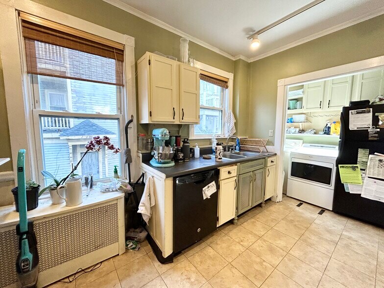 Building Photo - 12 Oswald St