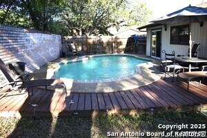 Building Photo - 6819 Heatherbrook