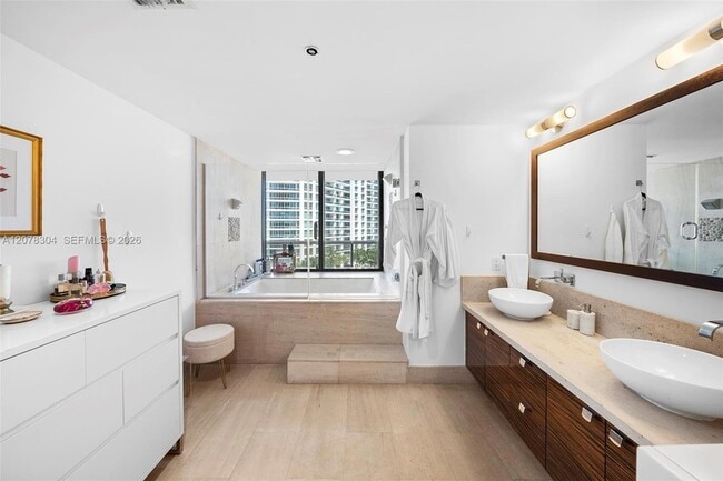 Building Photo - 5875 Collins Ave