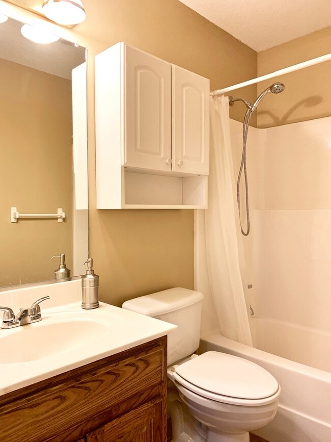 Building Photo - 5611 Prospect Rd