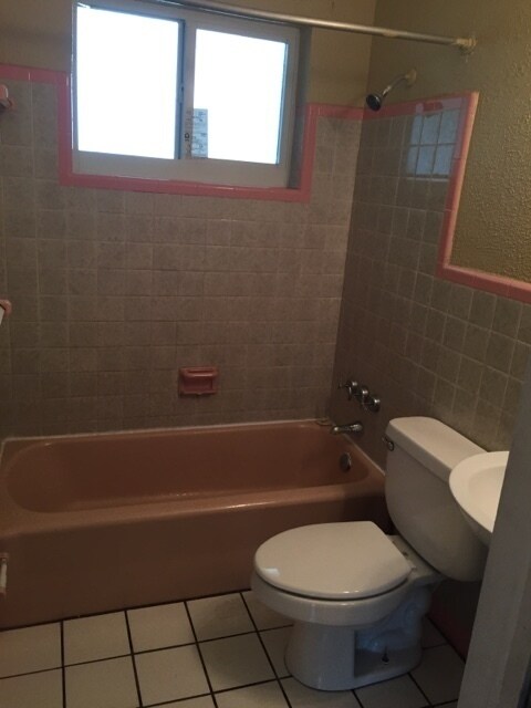 Building Photo - Large 4 -2 house in sw area ! Off Davie blvd