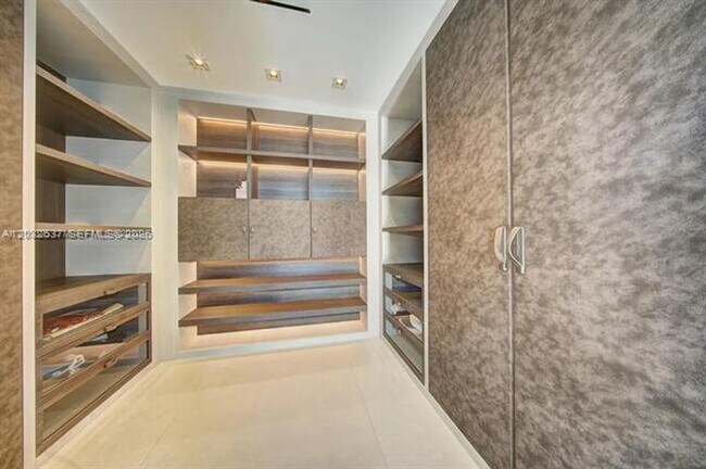 Building Photo - 17141 Collins Ave