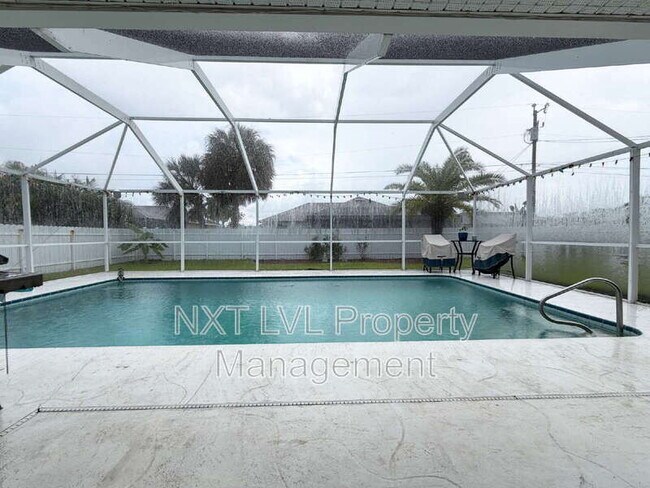 Building Photo - 4213 SW 15th Ave