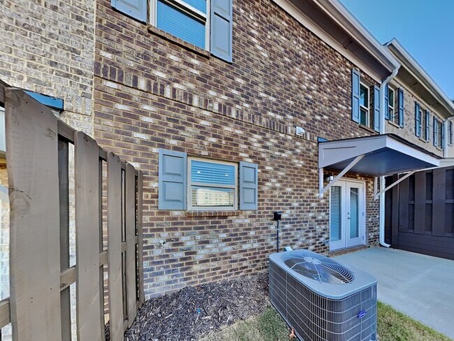 Building Photo - Beautiful Townhome 3 Bedroom 2.5 Bath Located in Canton, GA!!