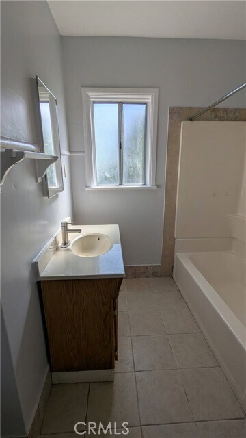 Building Photo - 8801 Valley View St